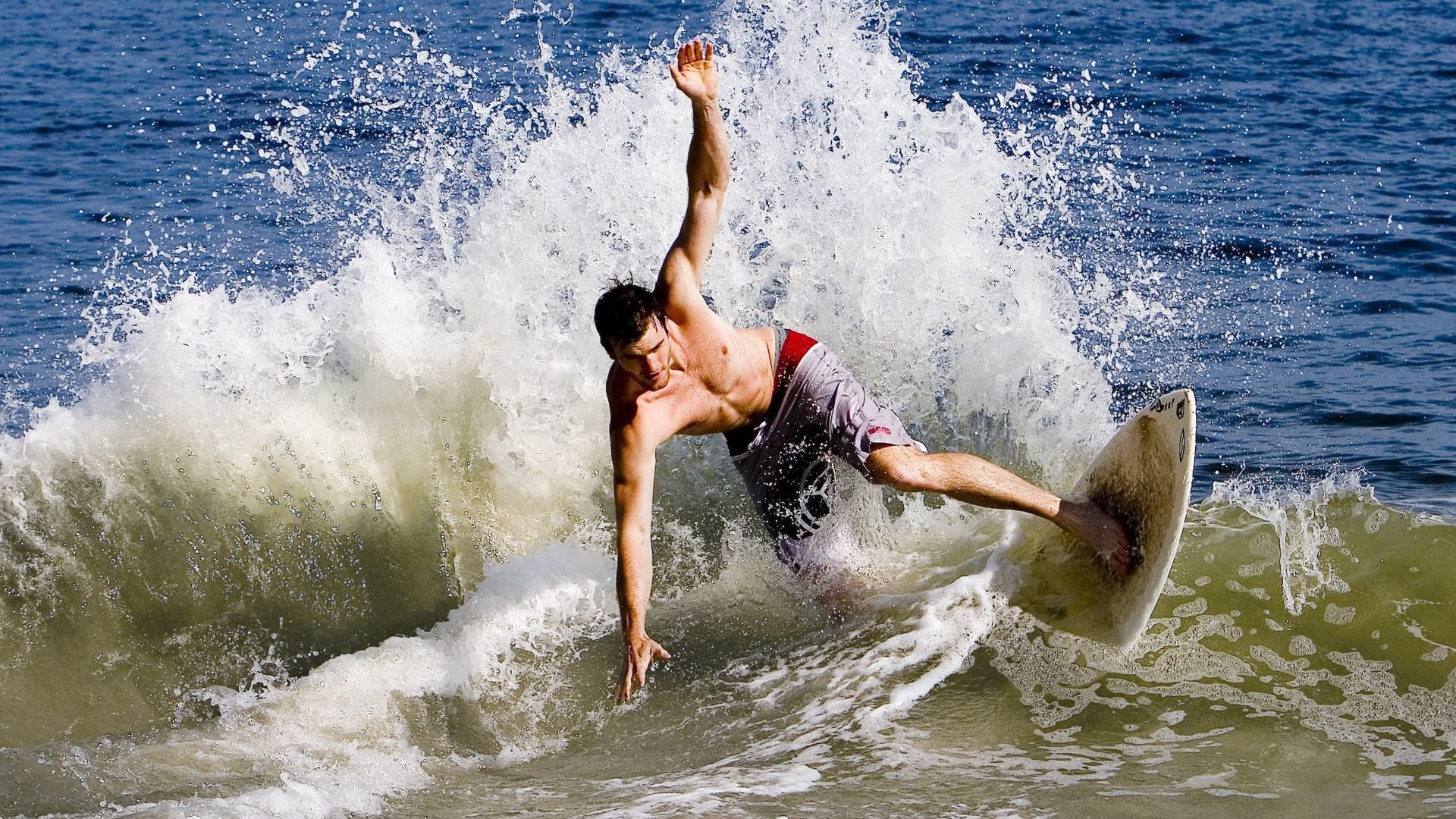 国内外球队擦枪走火，赛场风起云涌